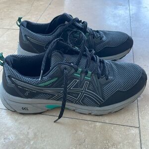 ASICS Gel Venture 8 trail running shoe.